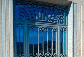 puestas-y-ventanas-carpinteria-metalica-en-granada